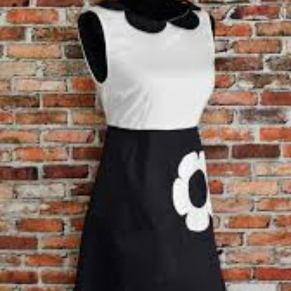 Smak Parlour Black & White Flower Model Maven Flare Dress - NWT - Picture 2 of 14